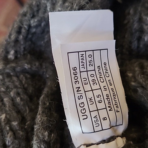 Like New: UGG lattice cardy II Grey button sweater winter boots Size 8 - Picture 10 of 12